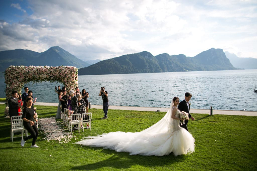 requisitos para nacionalidad suiza por matrimonio en perú