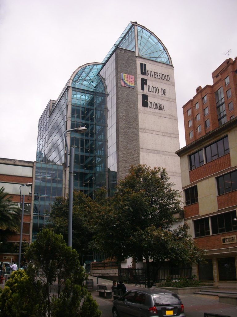 UNIVERSIDAD PILOTO